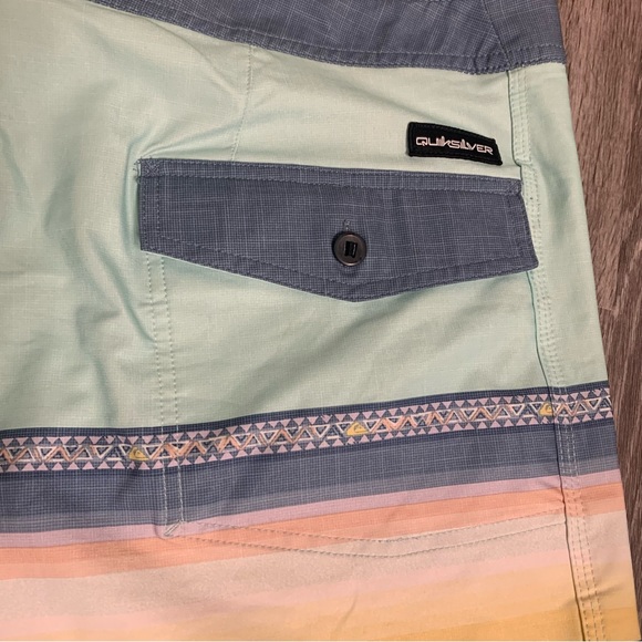 Quicksilver Highline Swim Trunks - Picture 4 of 7